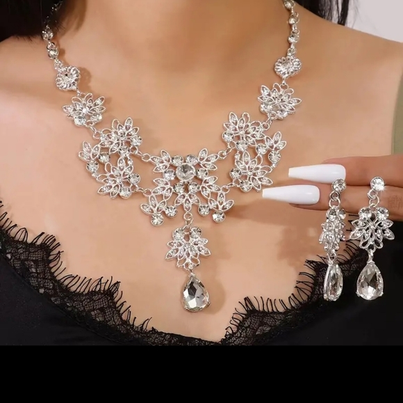 Necklace n earrings set - Picture 2 of 6